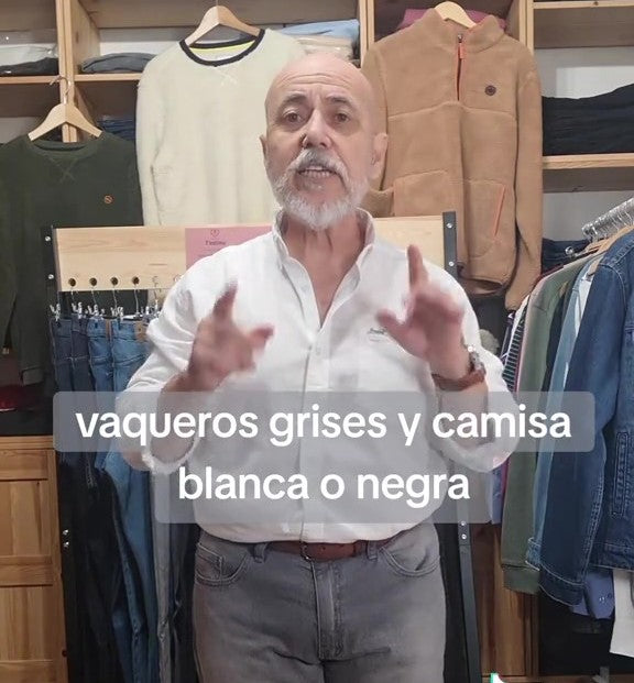Cómo combinar vaqueros de hombre de color gris y no morir en el intento  