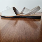 Menorquinas de Piel color Blanco en testimu.com de T'estimu Moda