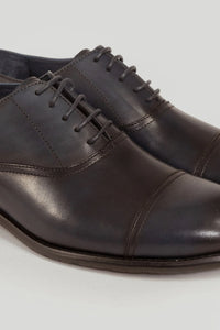 Zapatos Oxford de piel en color azul marino