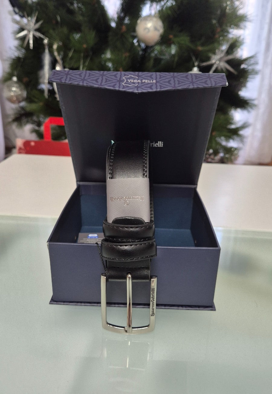 Cinturón de piel con caja de regalo en color negro