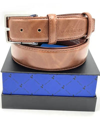 Cinturón de piel con caja de regalo en color marrón tabaco