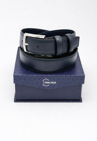 Cinturón de piel con caja de regalo en color negro