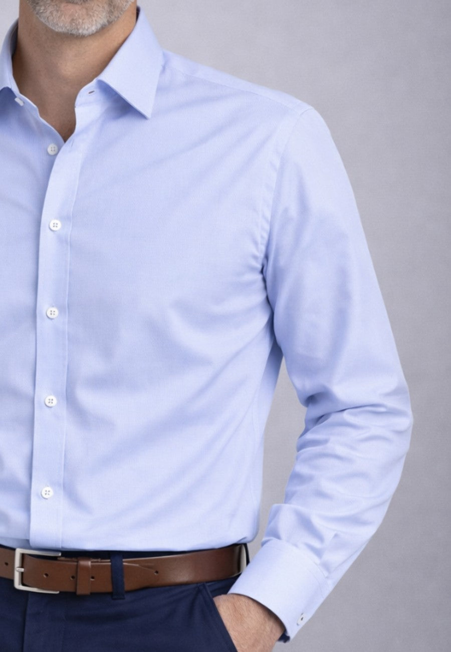 Camisa de vestir de sastrería hecha a mano, fil a fil, color celeste