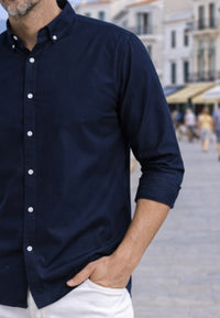 Camisa Oxford azul marino semi entallada