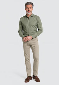 Camisa de hombre premium en color KaKI