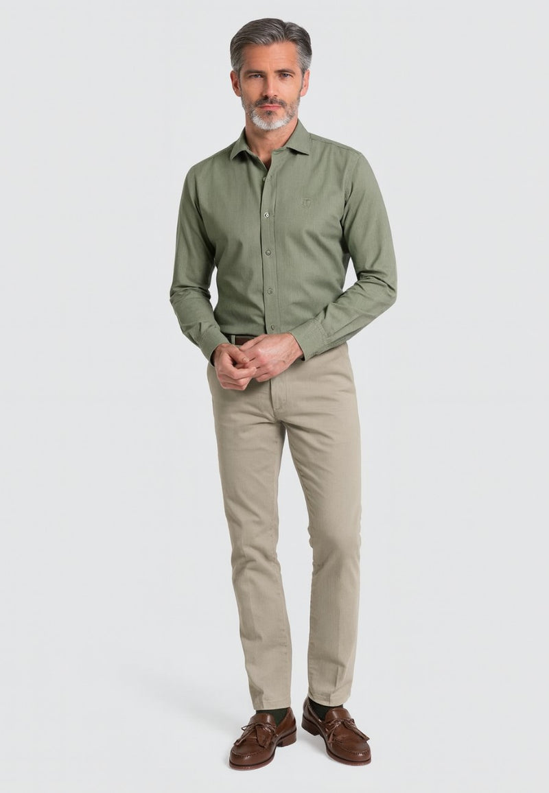 Camisa de hombre premium en color KaKI