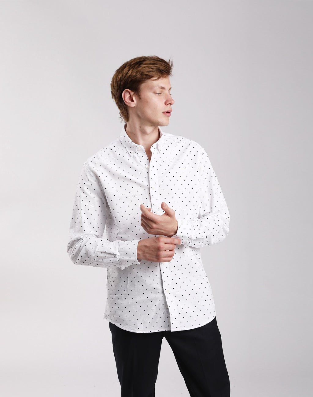 Camisa Oxford de hombre Blanca con lunares negros en testimu.com de T'estimu moda