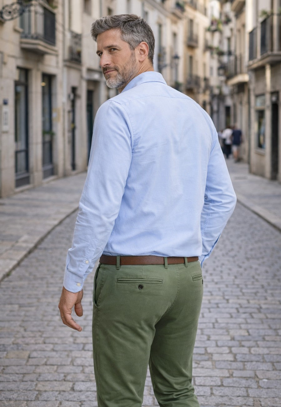 Camisa Oxford azul cielo semi entallada