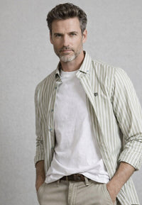 Camisa casual de hombre en rayas verdes botella