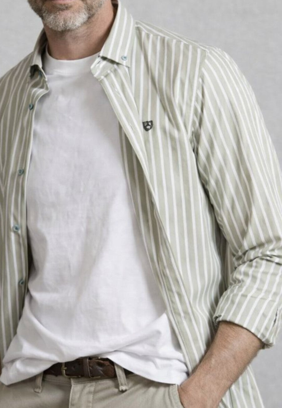 Camisa casual de hombre en rayas verdes botella