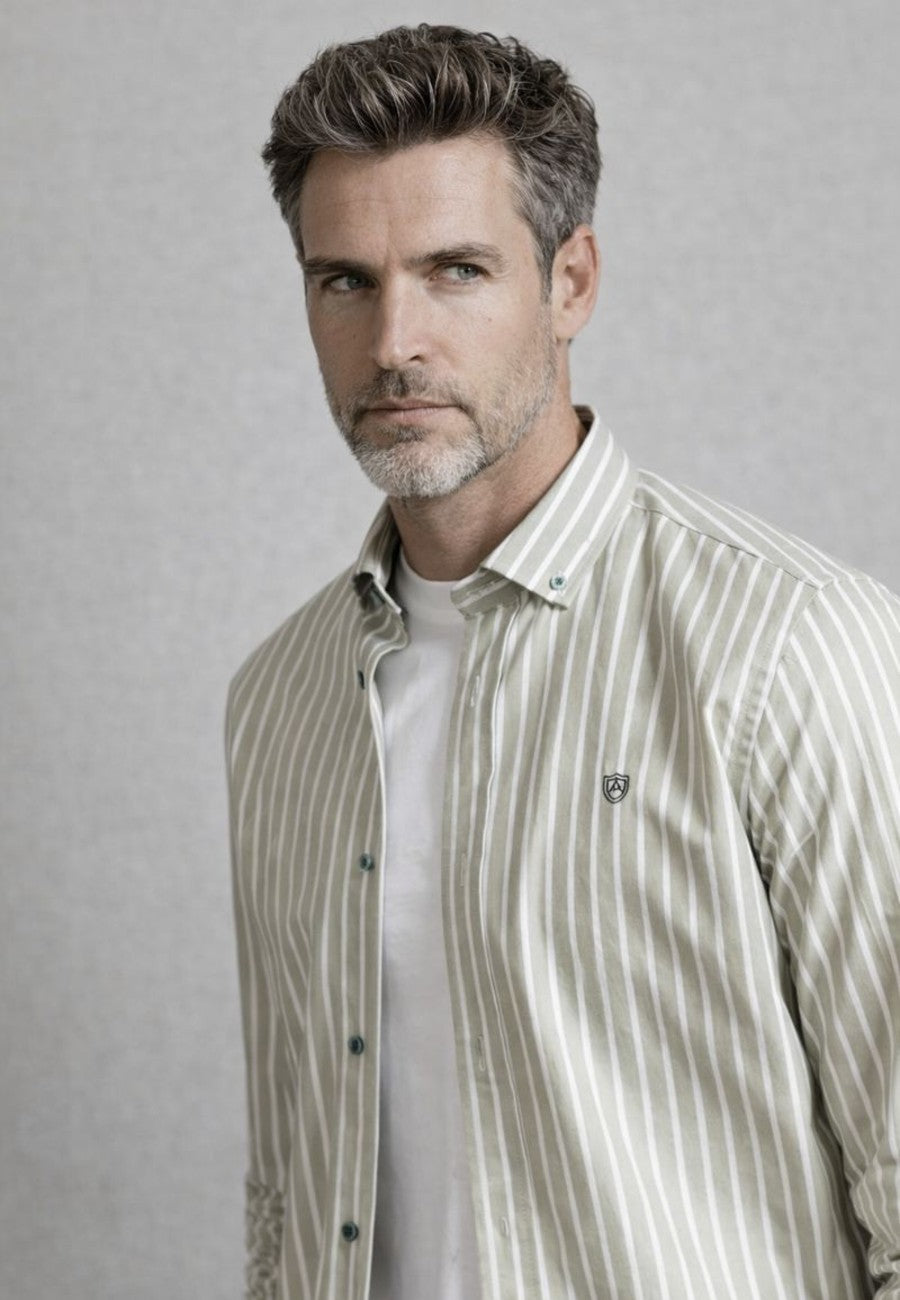 Camisa casual de hombre en rayas verdes botella