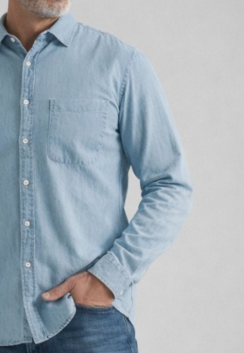 Camisa vaquera de corte recto color azul cielo