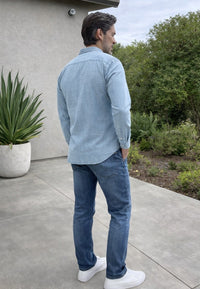 Camisa vaquera de corte recto color azul cielo