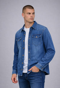 Camisa vaquera en corte recto de color azul Denim desgastado