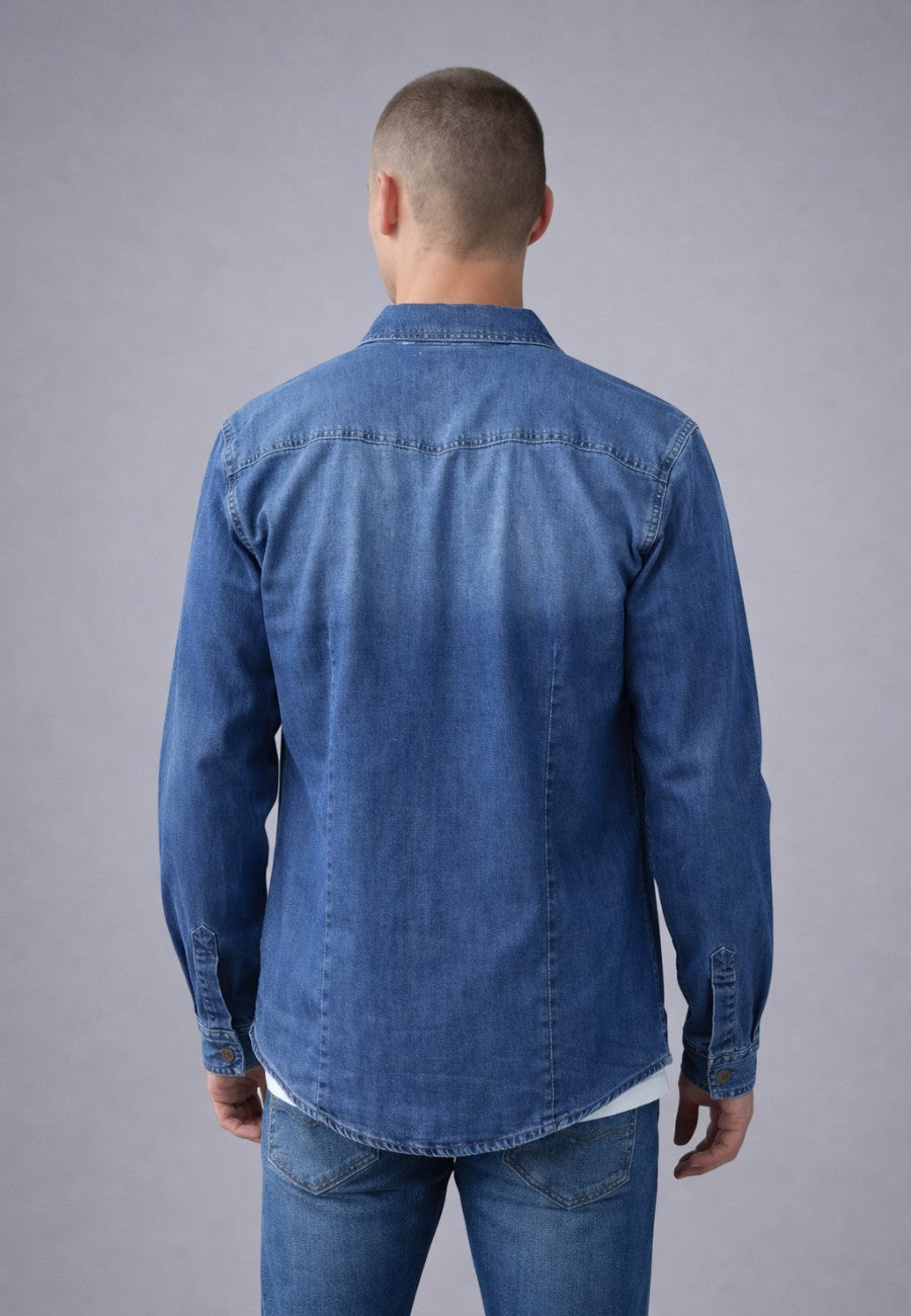 Camisa vaquera en corte recto de color azul Denim desgastado