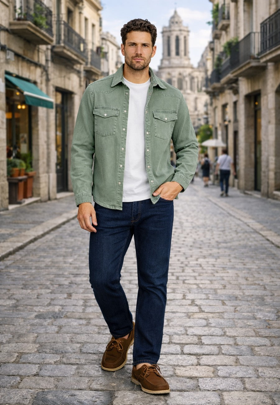 Camisa vaquera en corte recto de color verde hoja