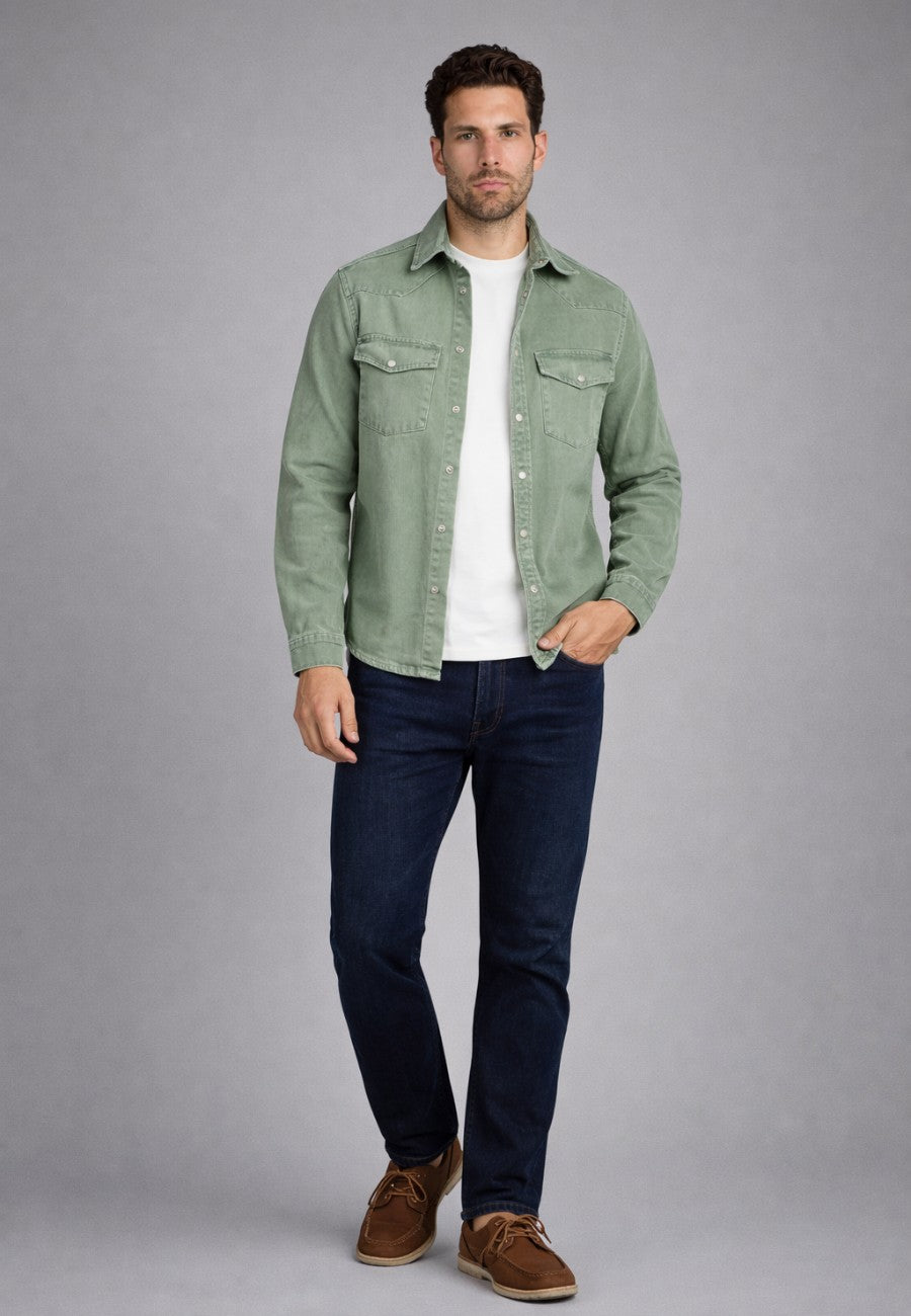 Camisa vaquera en corte recto de color verde hoja
