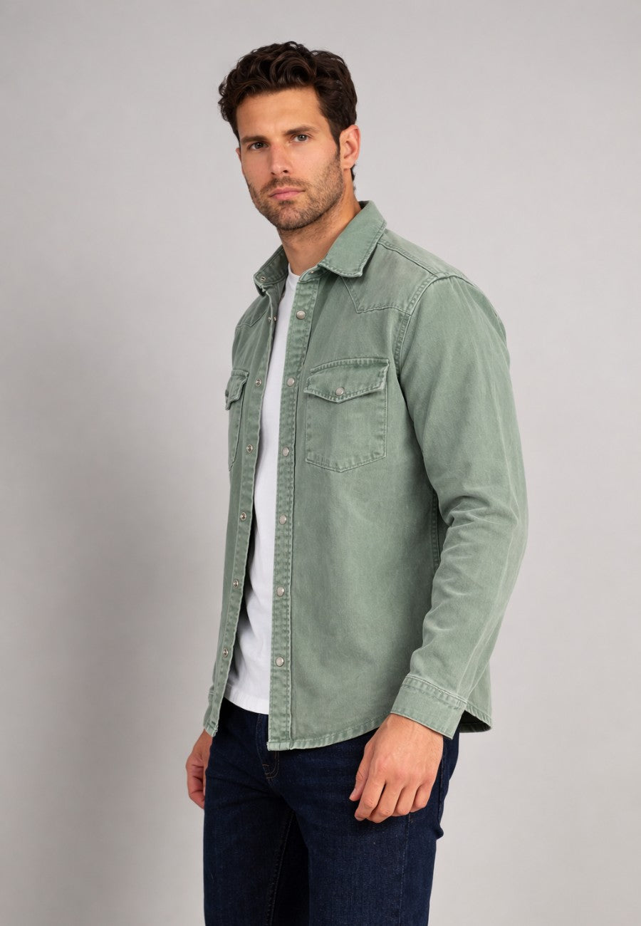 Camisa vaquera en corte recto de color verde hoja