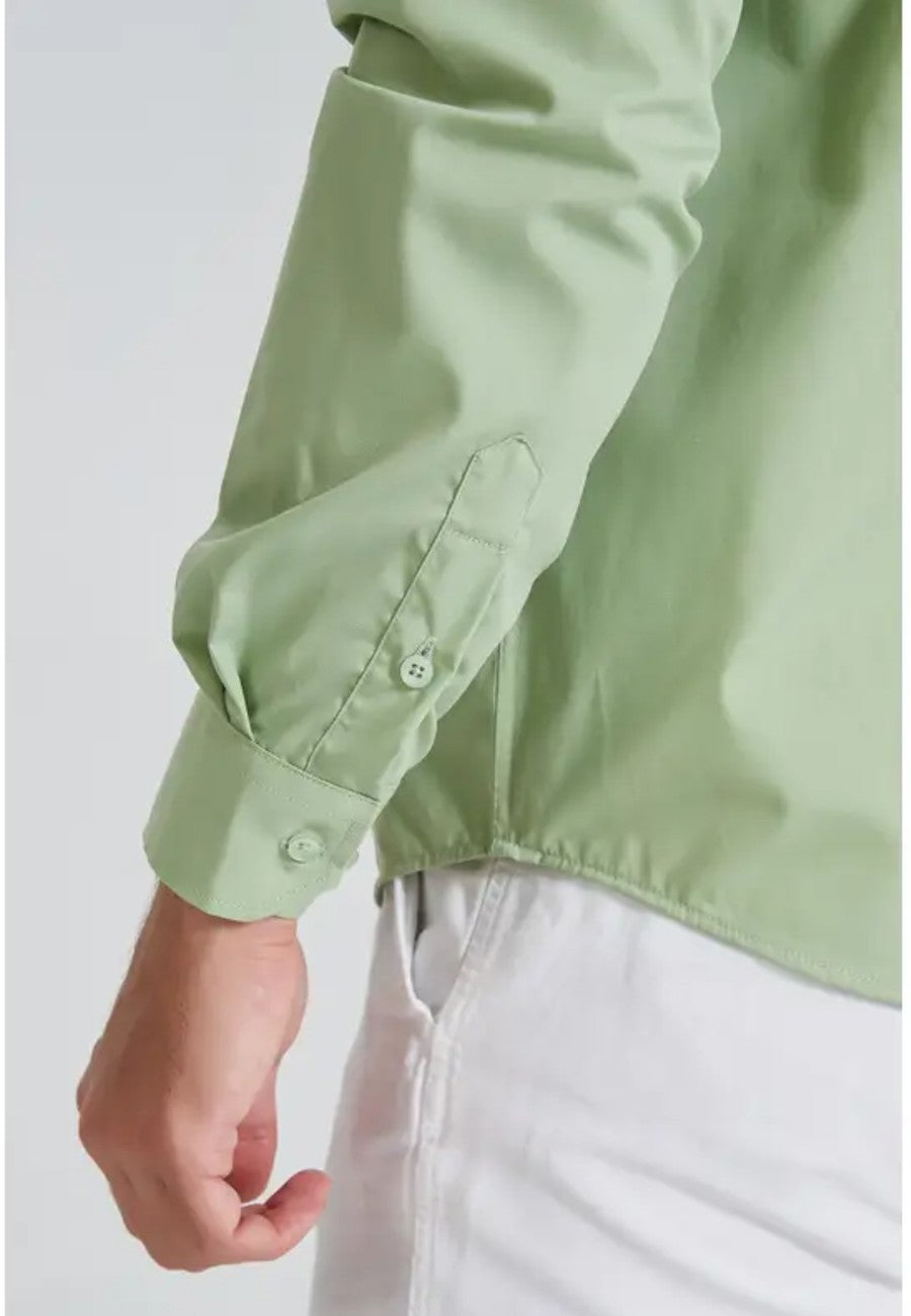Camisa verde de corte confort y sin necesidad de planchar