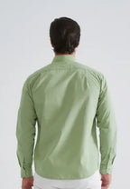 Camisa verde de corte confort y sin necesidad de planchar