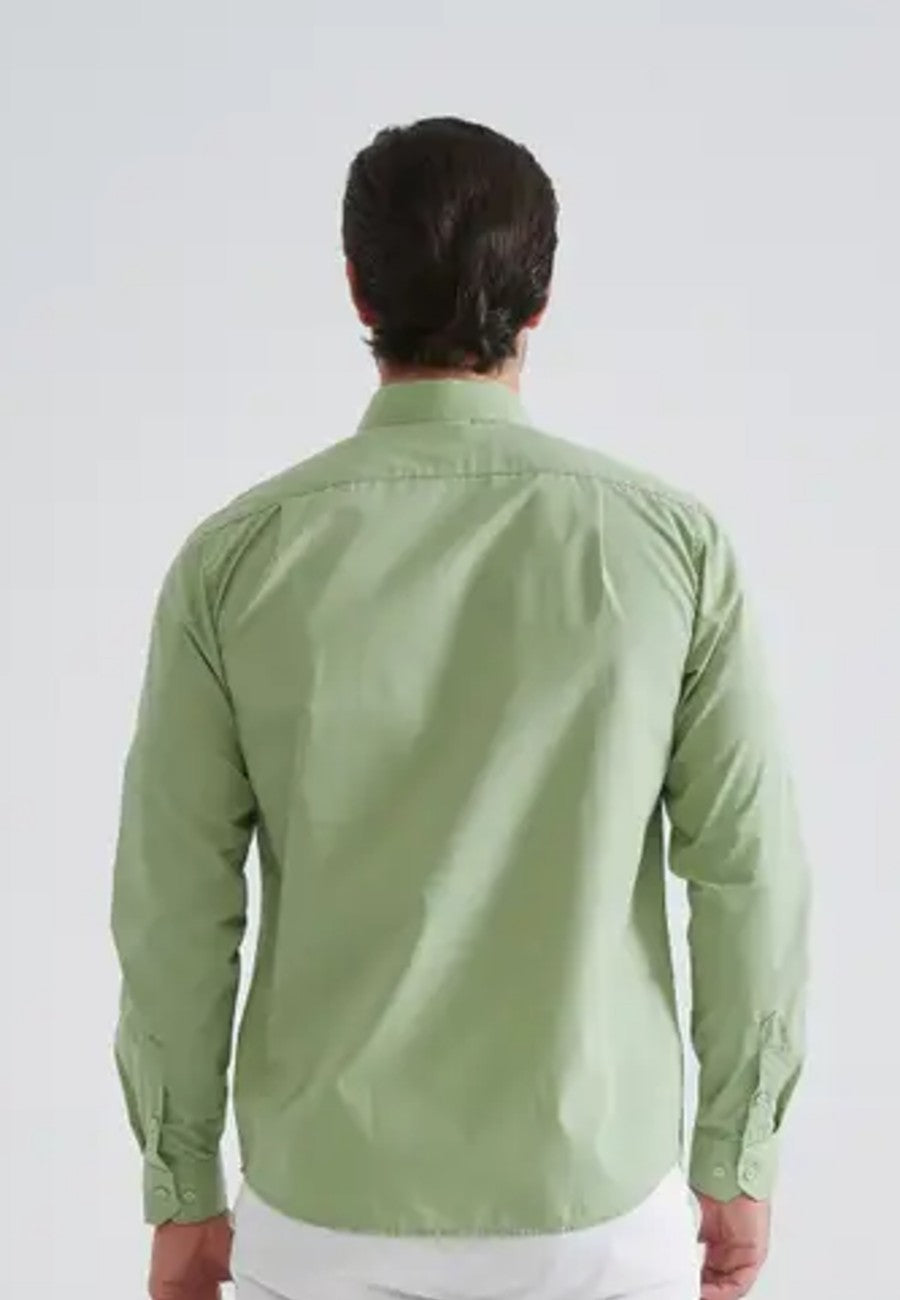 Camisa verde de corte confort y sin necesidad de planchar
