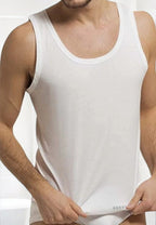Set de tres camisetas blancas de tirante para hombre