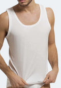 Set de tres camisetas blancas de tirante para hombre