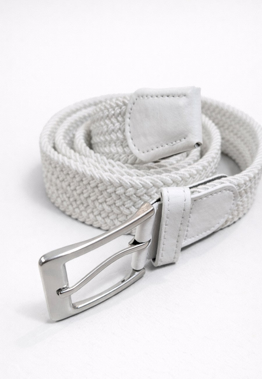 Cinturón trenzado elástico y hebilla de zinc de color blanco