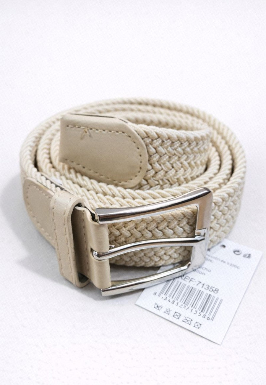 Cinturón trenzado elástico y hebilla de zinc de color Beige