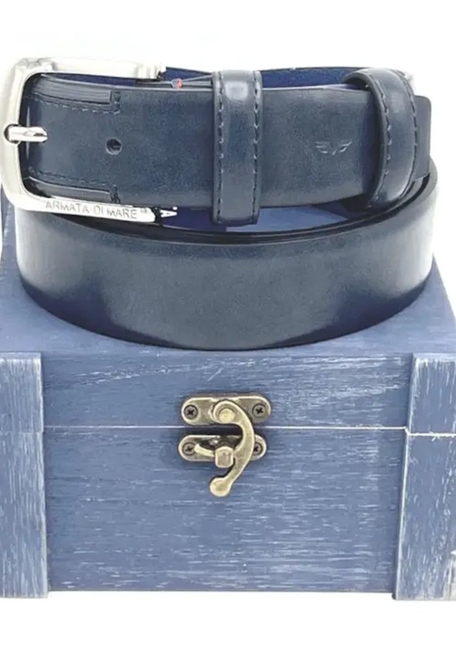 Cinturón de cuero azul oscuro con caja de madera, ideal para regalo