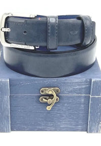Cinturón de cuero azul oscuro con caja de madera, ideal para regalo