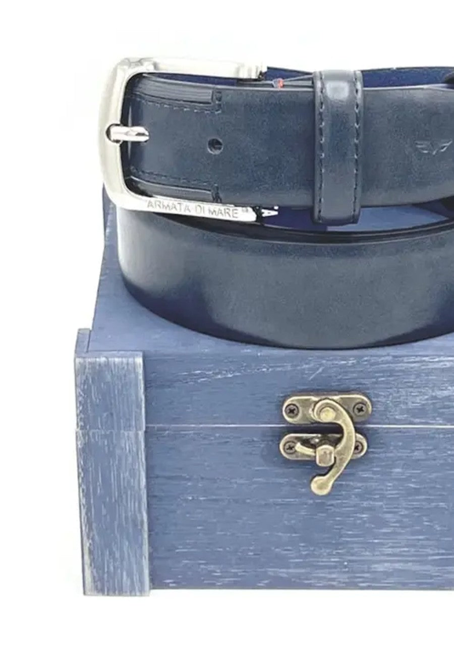 Cinturón de cuero azul oscuro con caja de madera, ideal para regalo