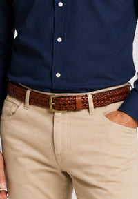 Cinturón de piel trenzado en color cuero para hombre