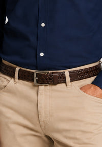 Cinturón de piel trenzado en color marrón para hombre