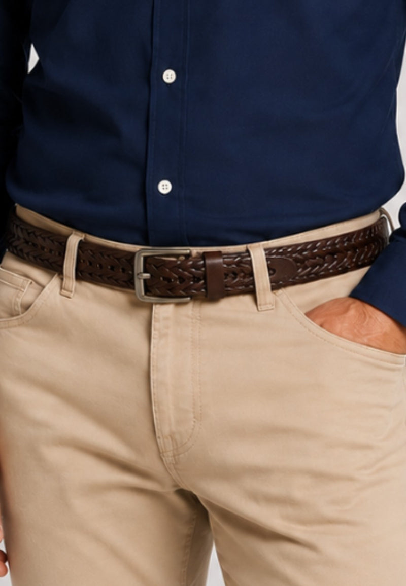 Cinturón de piel trenzado en color marrón para hombre
