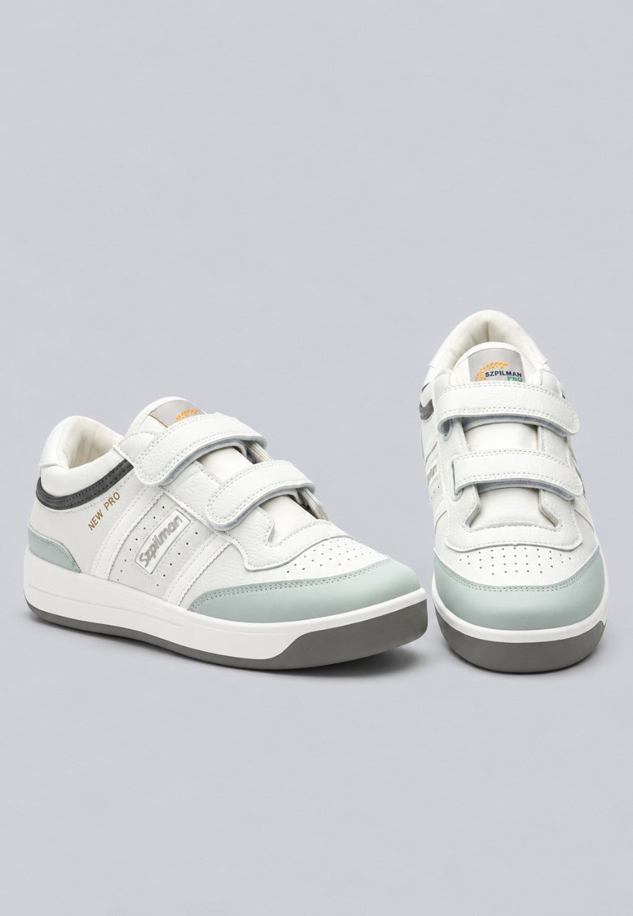 Zapatillas deportivas blancas con tiras de velcro