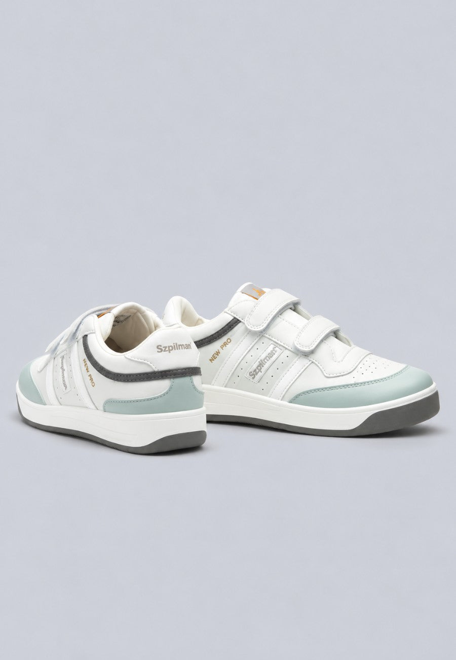 Zapatillas deportivas blancas con tiras de velcro