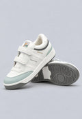 Zapatillas deportivas blancas con tiras de velcro