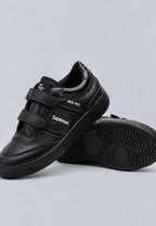 Zapatillas deportivas negras con tiras de velcro