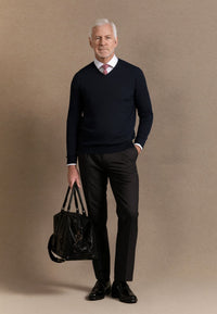 Jersey Básico cuello de pico en color azul marino