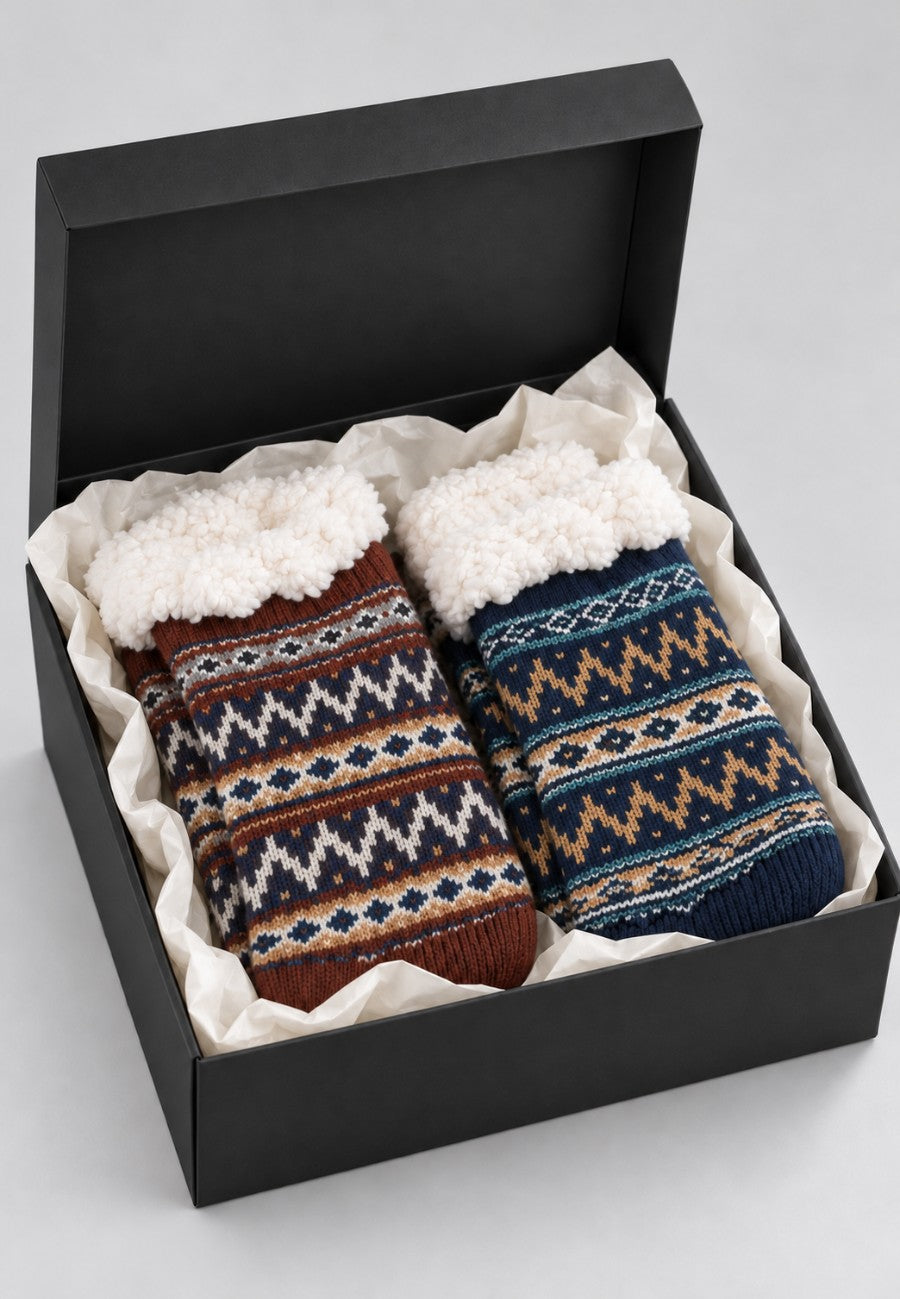 Pack regalo de 2 pares de calcetines de estar por casa en caja de regalo. Marrón y marino
