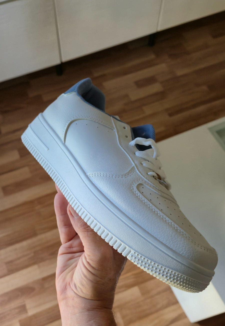 Zapatillas casuales de piel vegana blanca y azul para hombre - SAGUNTO