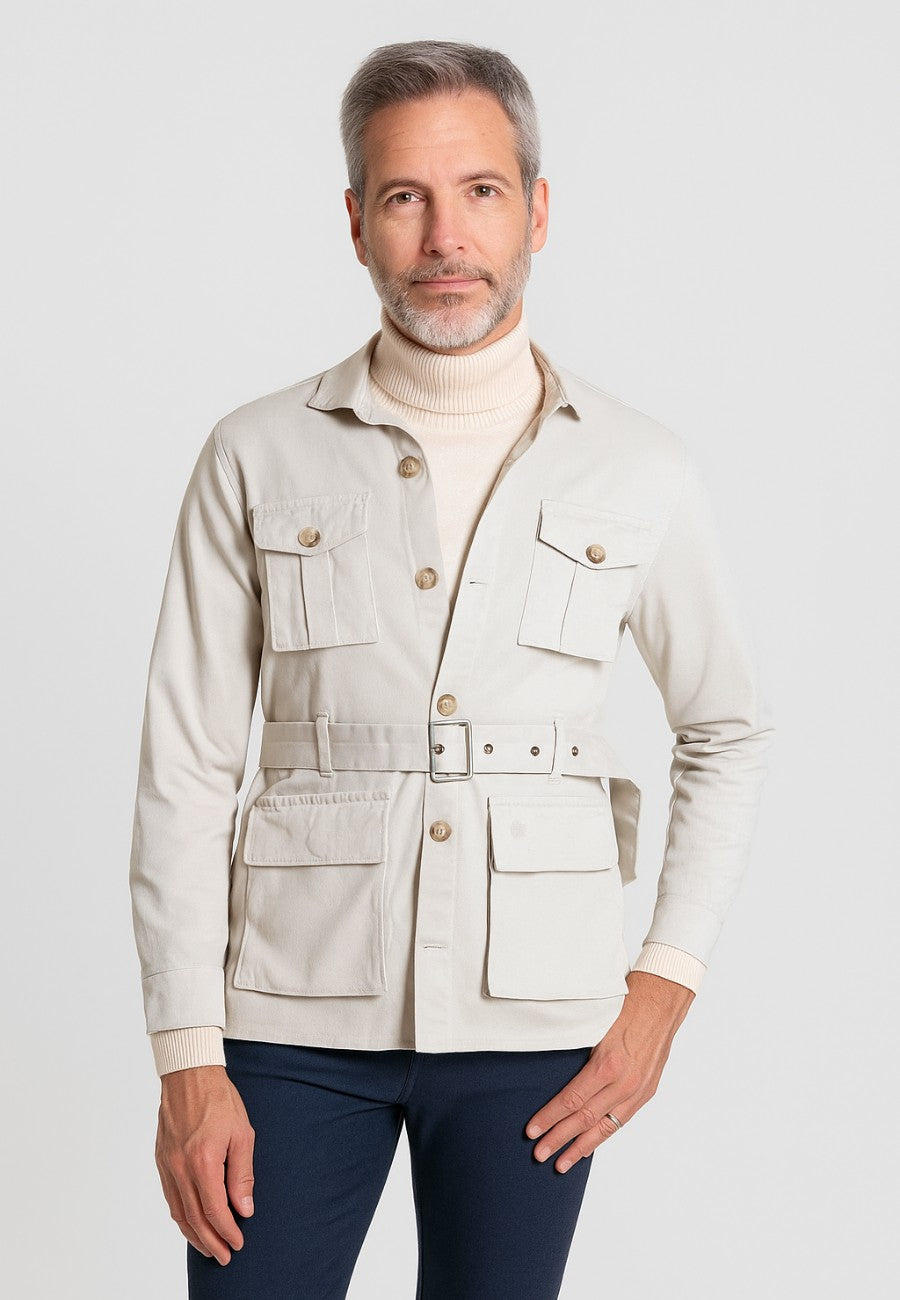 Sahariana con cinturón de hombre color hueso