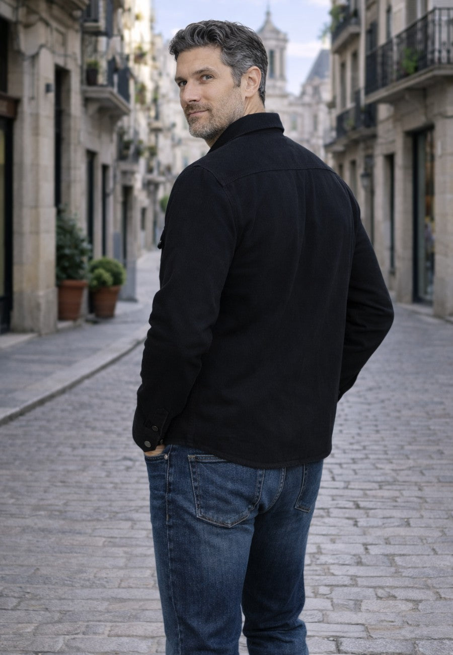 Sobrecamisa vaquera en corte recto de color negro