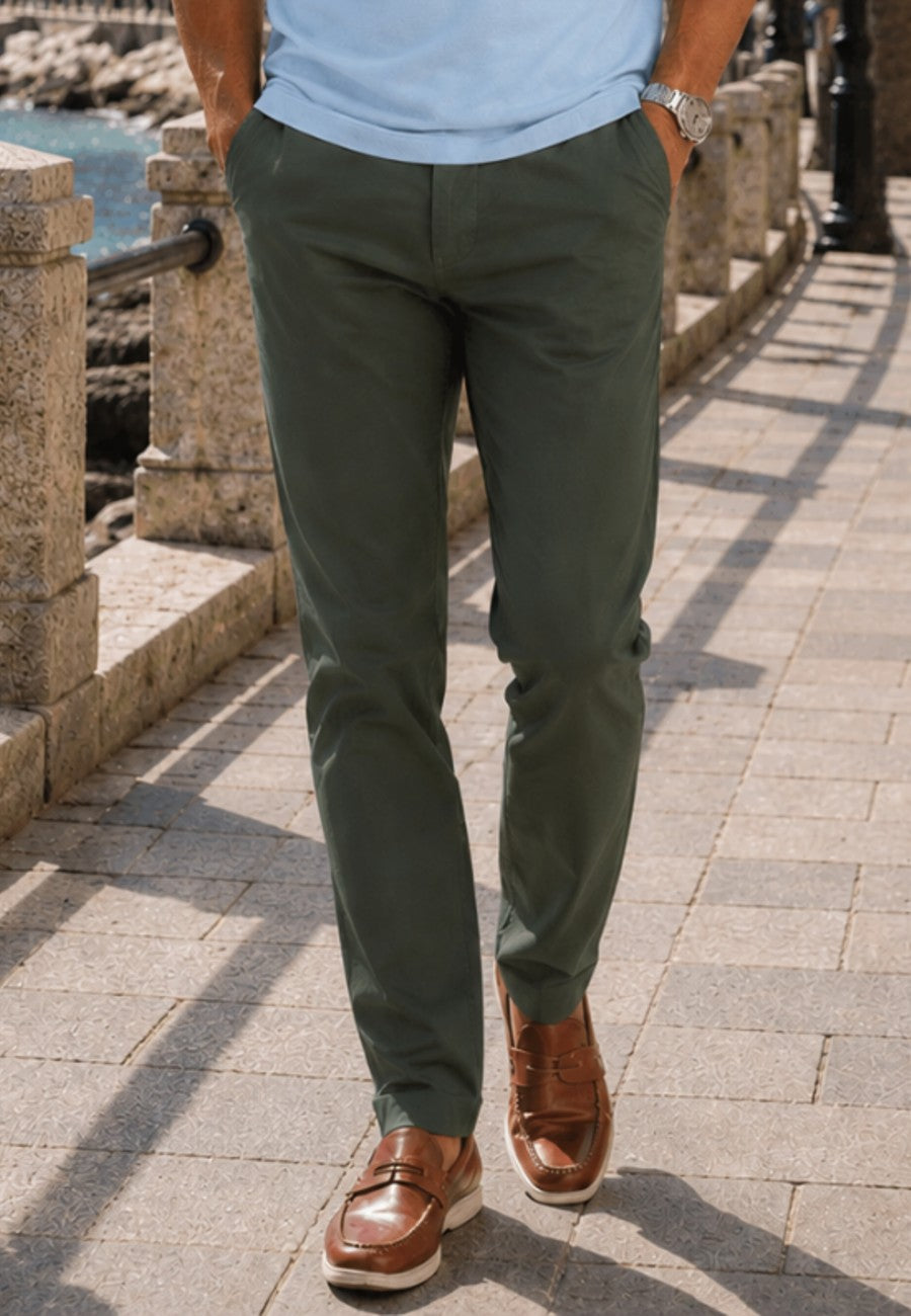 Pantalones casuales chinos de nylon elastico, finos de verano color verde