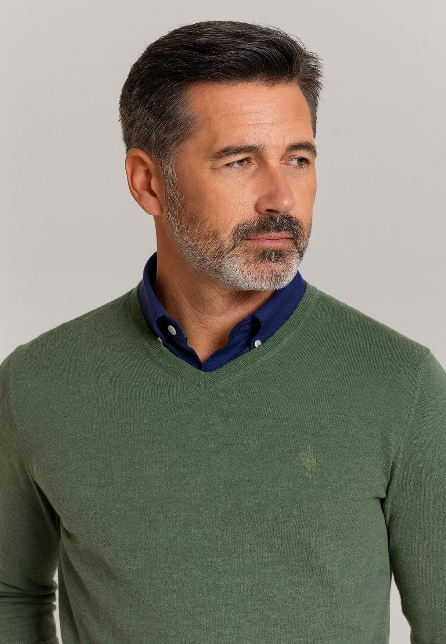 Jersey Básico cuello de pico en color verde kaki