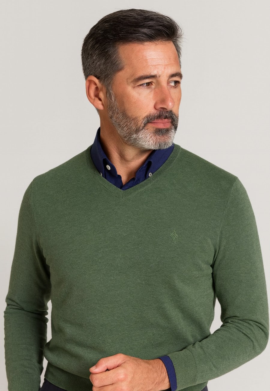 Jersey Básico cuello de pico en color verde kaki