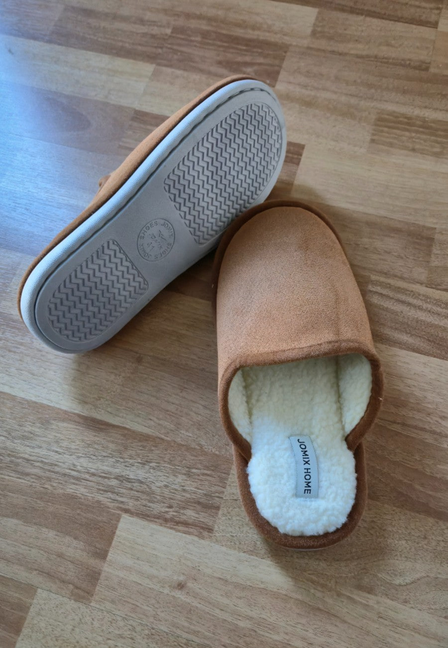 Zapatillas de estar por casa para hombre color camel JH