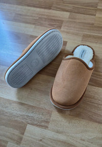 Zapatillas de estar por casa para hombre color camel JH