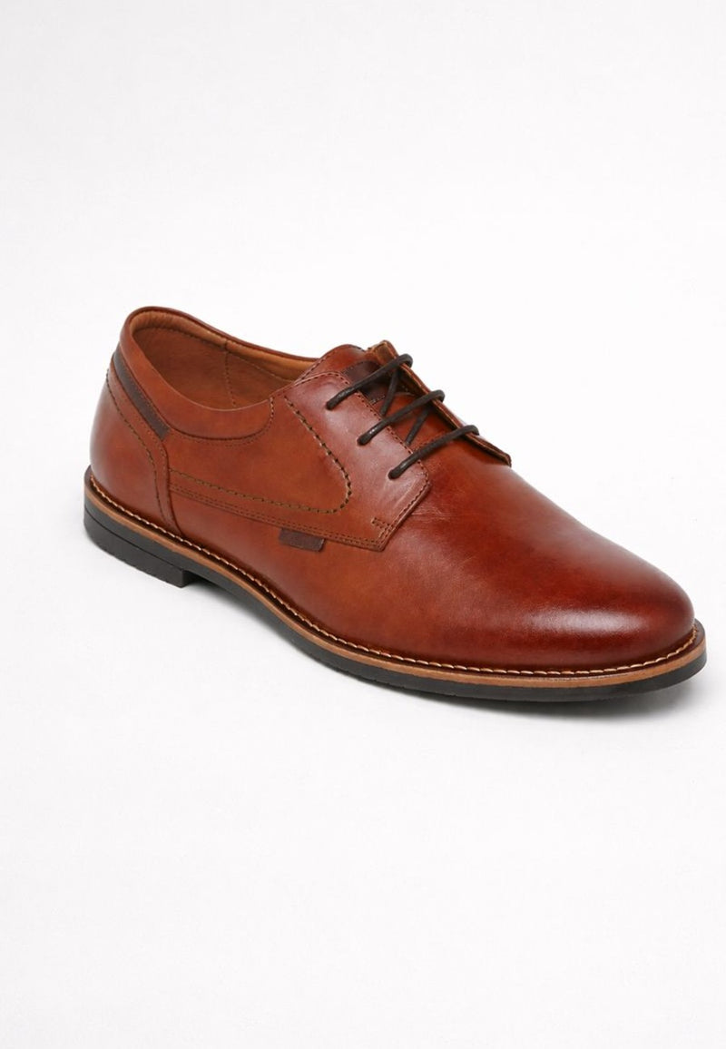 Zapato de hombre con cordones en piel color marrón